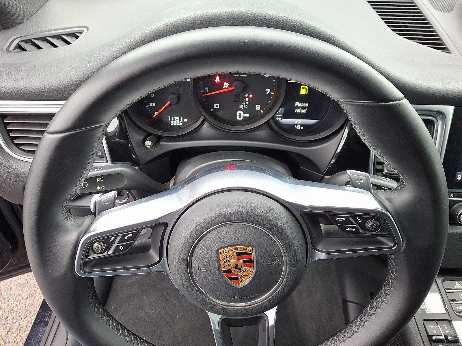 Used 2018 Porsche Macan image 21