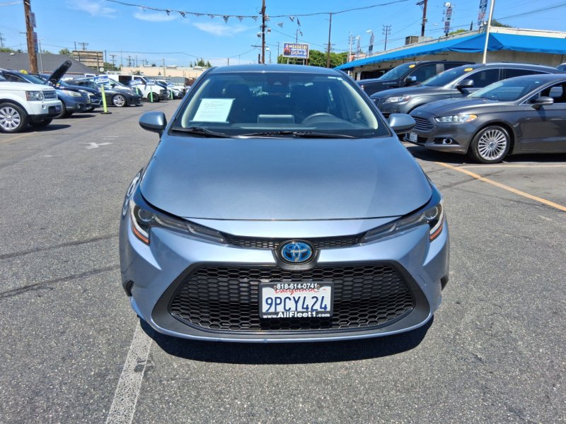 Used 2021 Toyota Corolla LE FWD image 2