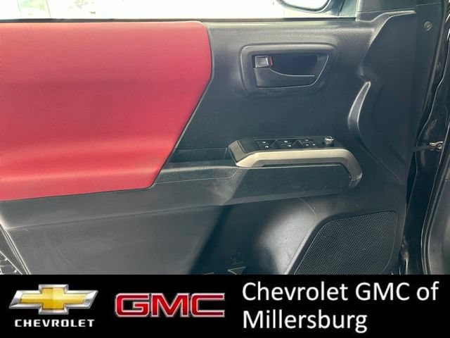 Used 2017 Toyota Tacoma SR5 w/ Tow Package AWD/4WD image 15