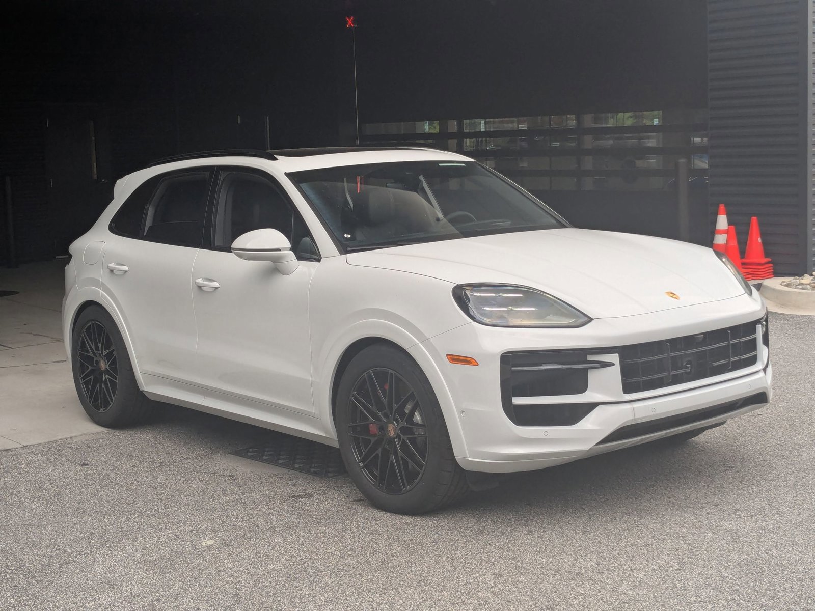 Used 2025 Porsche Cayenne S image 7