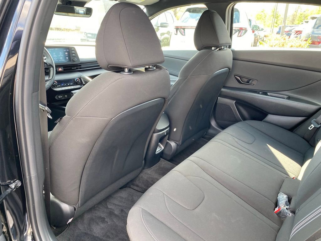 Used 2025 Hyundai Elantra Sport image 28