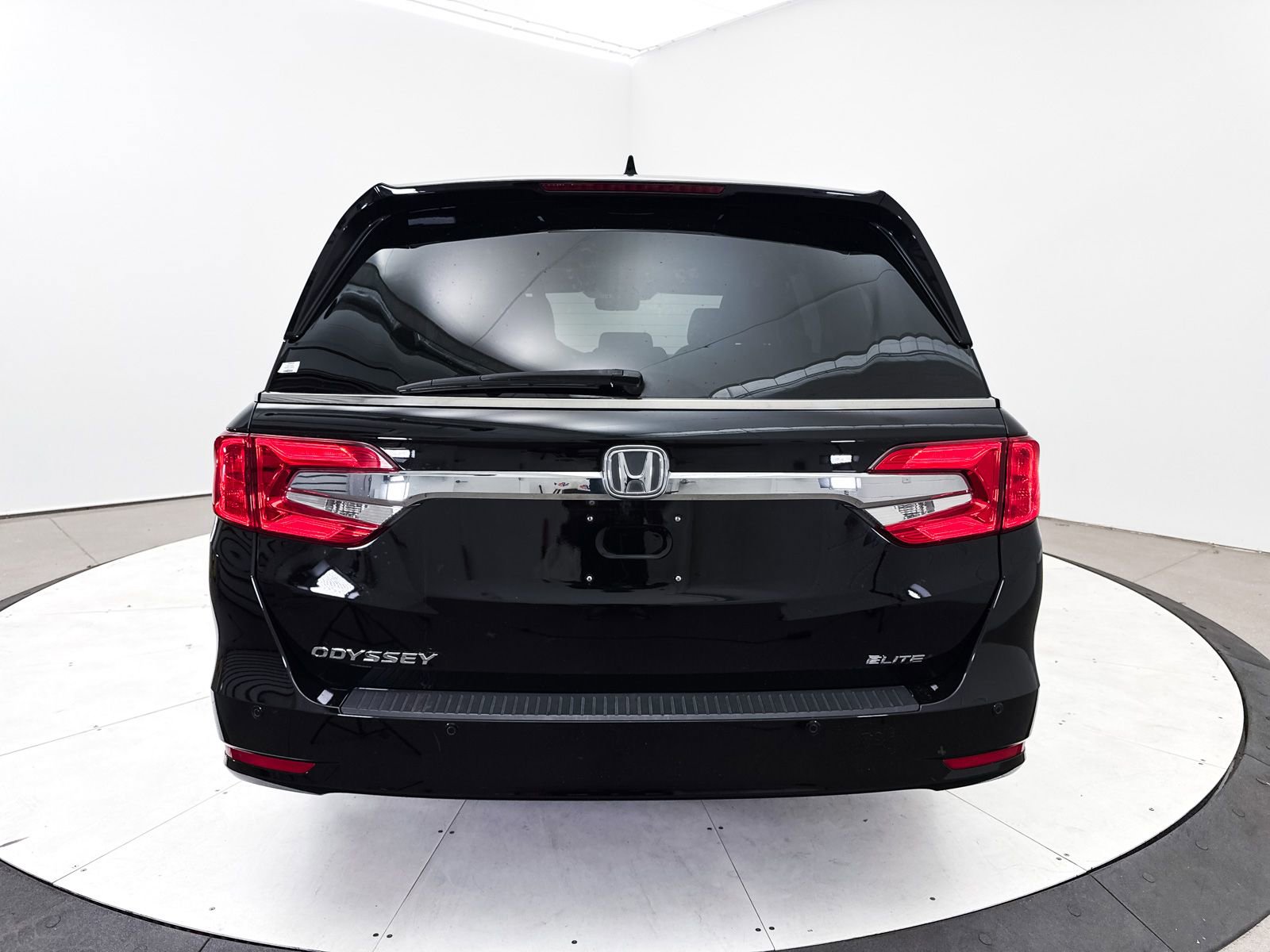 Used 2018 Honda Odyssey Elite image 16
