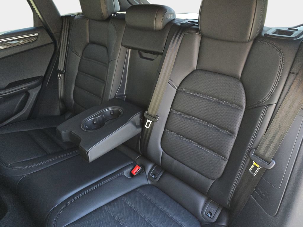 Used 2023 Porsche Macan S AWD/4WD image 17