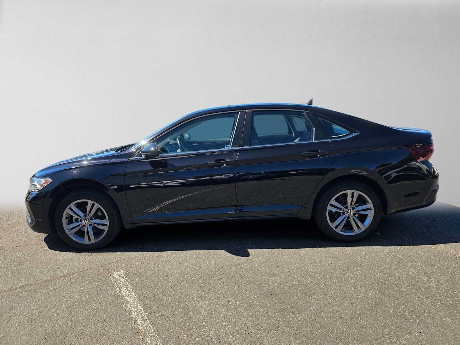Used 2023 Volkswagen Jetta SE FWD image 6