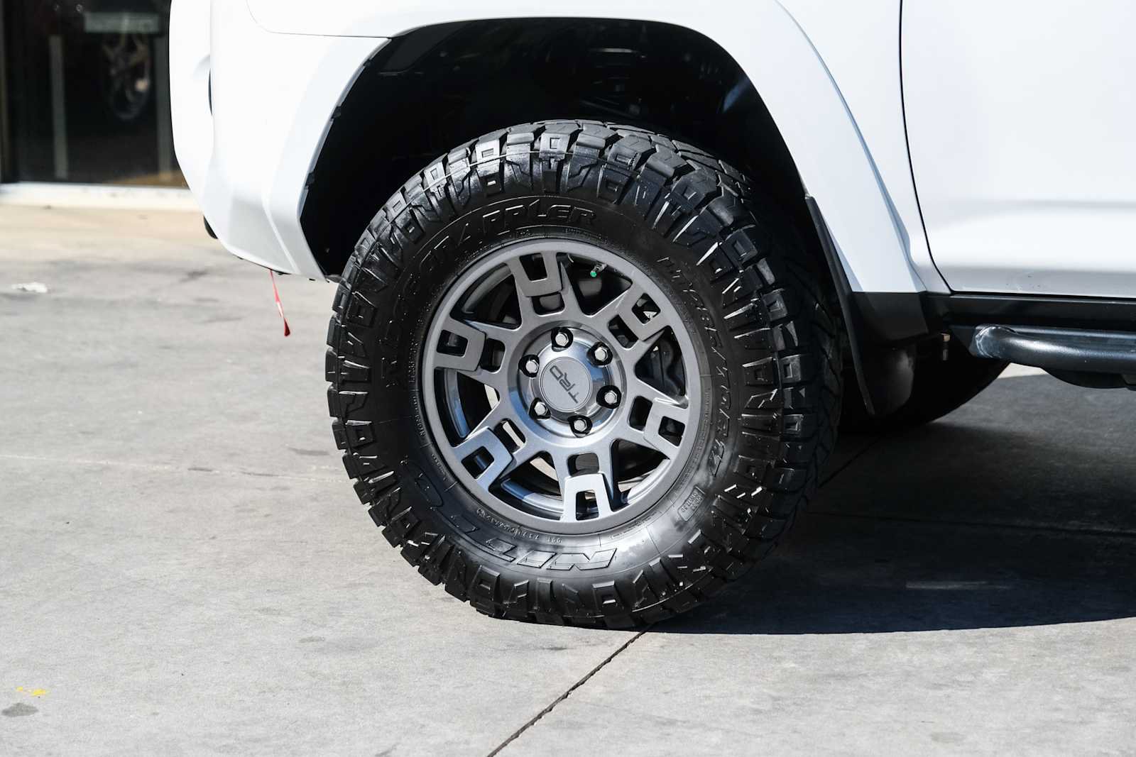 Used 2020 Toyota 4Runner Venture w/ Moonroof Package AWD/4WD image 17