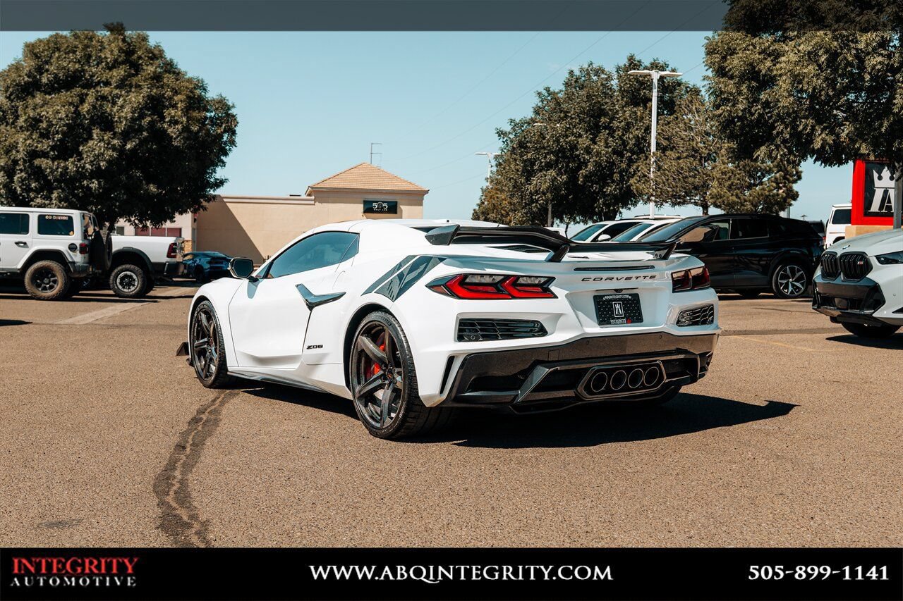 Used 2023 Chevrolet Corvette Z06 w/ Z07 Performance Package RWD image 5