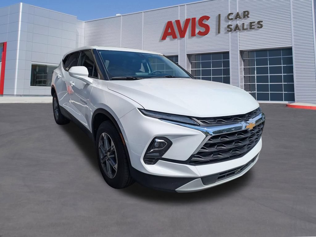 Used 2025 Chevrolet Blazer LT FWD image 3