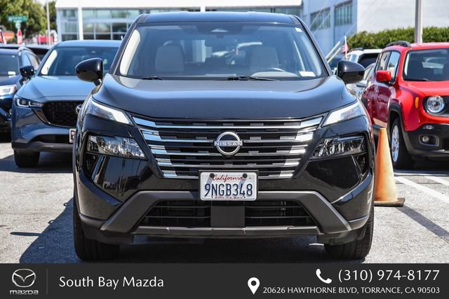 Used 2025 Nissan Rogue SV FWD image 2
