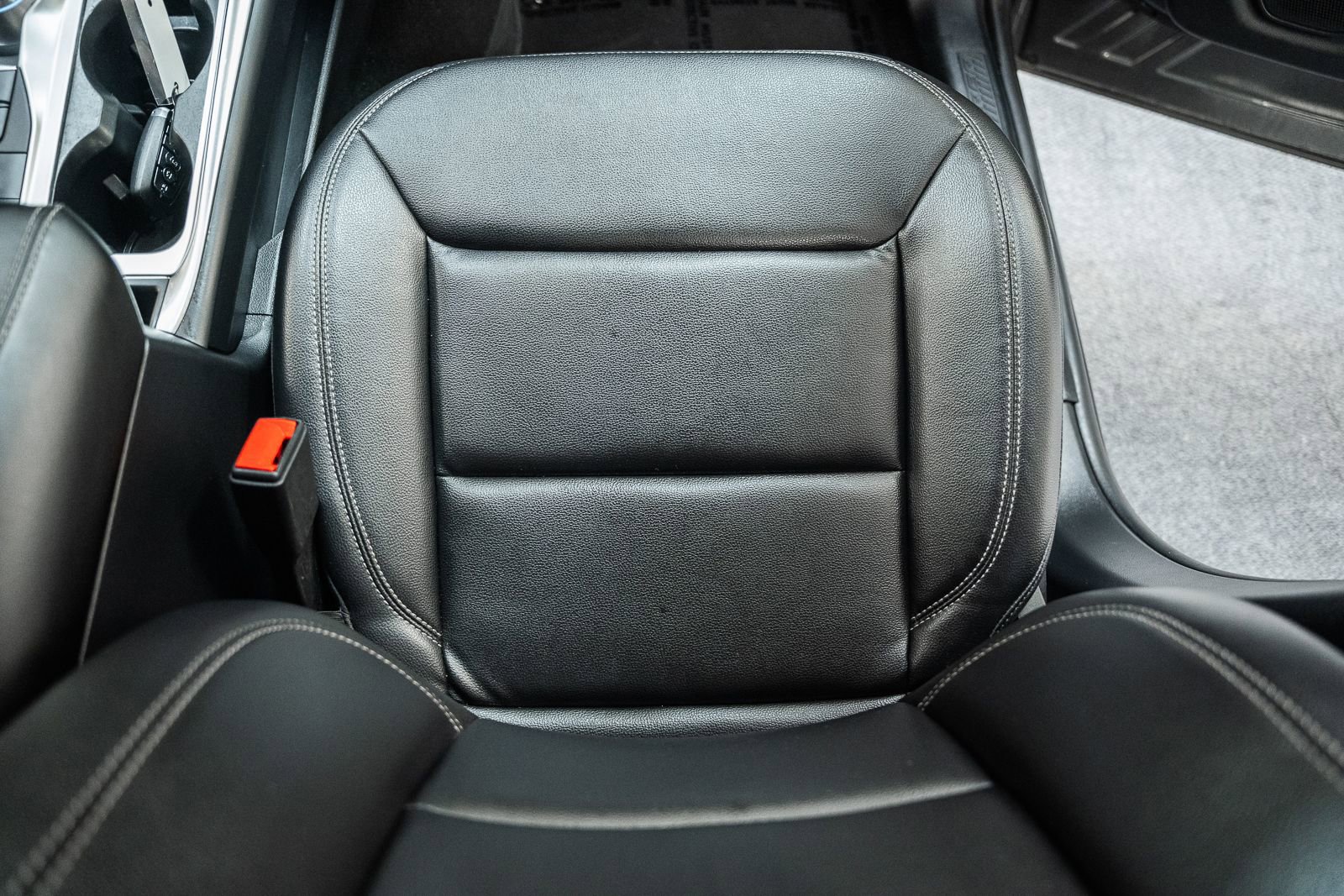 Certified 2020 Ford Explorer XLT w/ Equipment Group 202A image 38