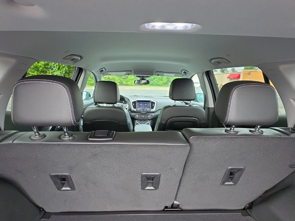 Used 2024 GMC Terrain SLT w/ Elevation Edition FWD image 17