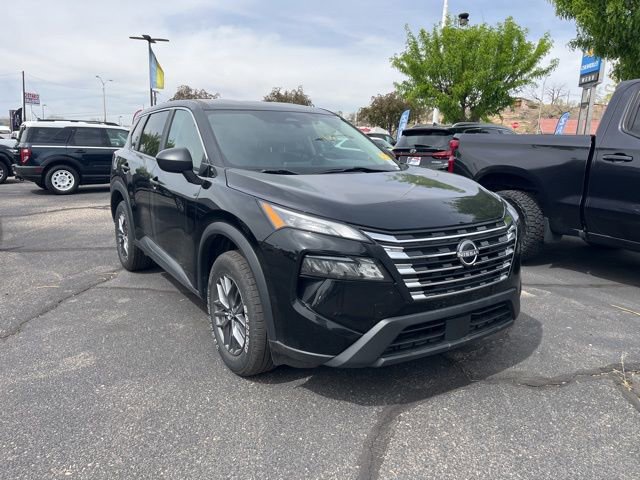 Used 2024 Nissan Rogue S AWD/4WD image 3