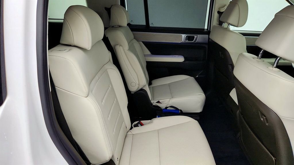 Used 2025 Hyundai Santa Fe Calligraphy image 24