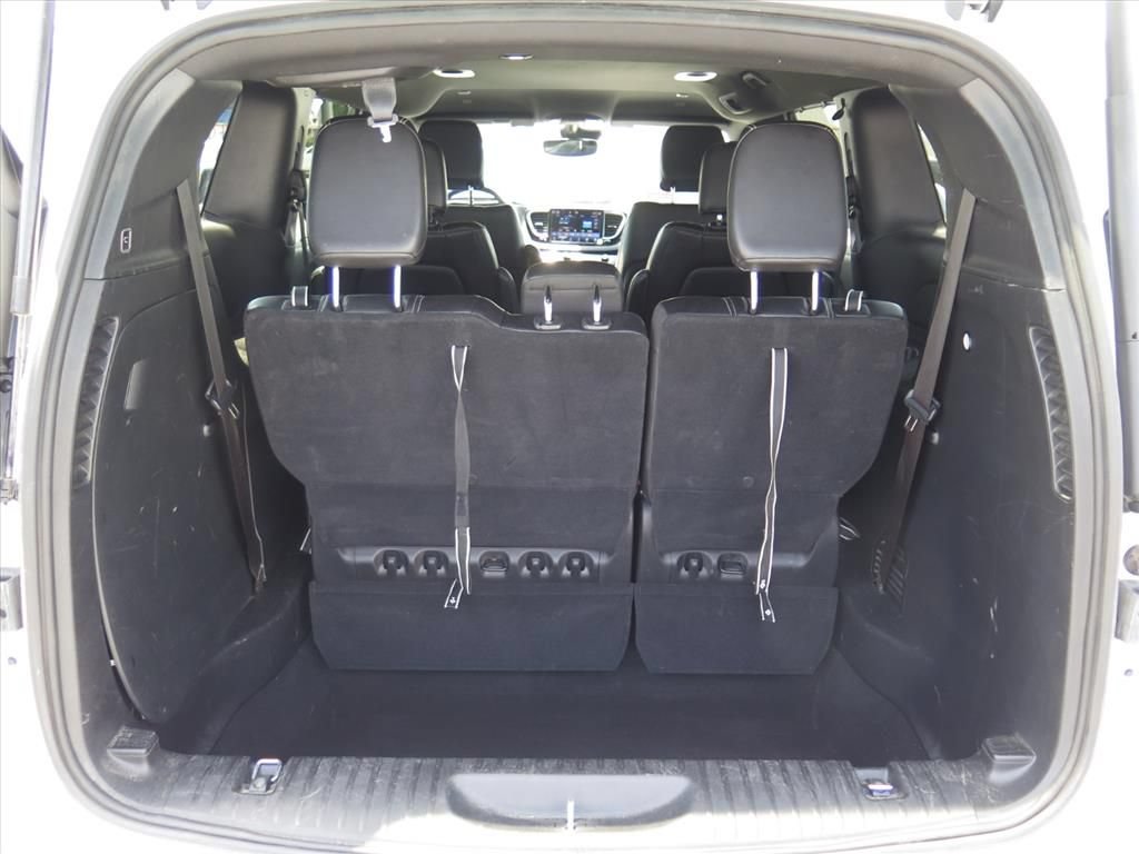Used 2025 Chrysler Pacifica Select FWD image 17