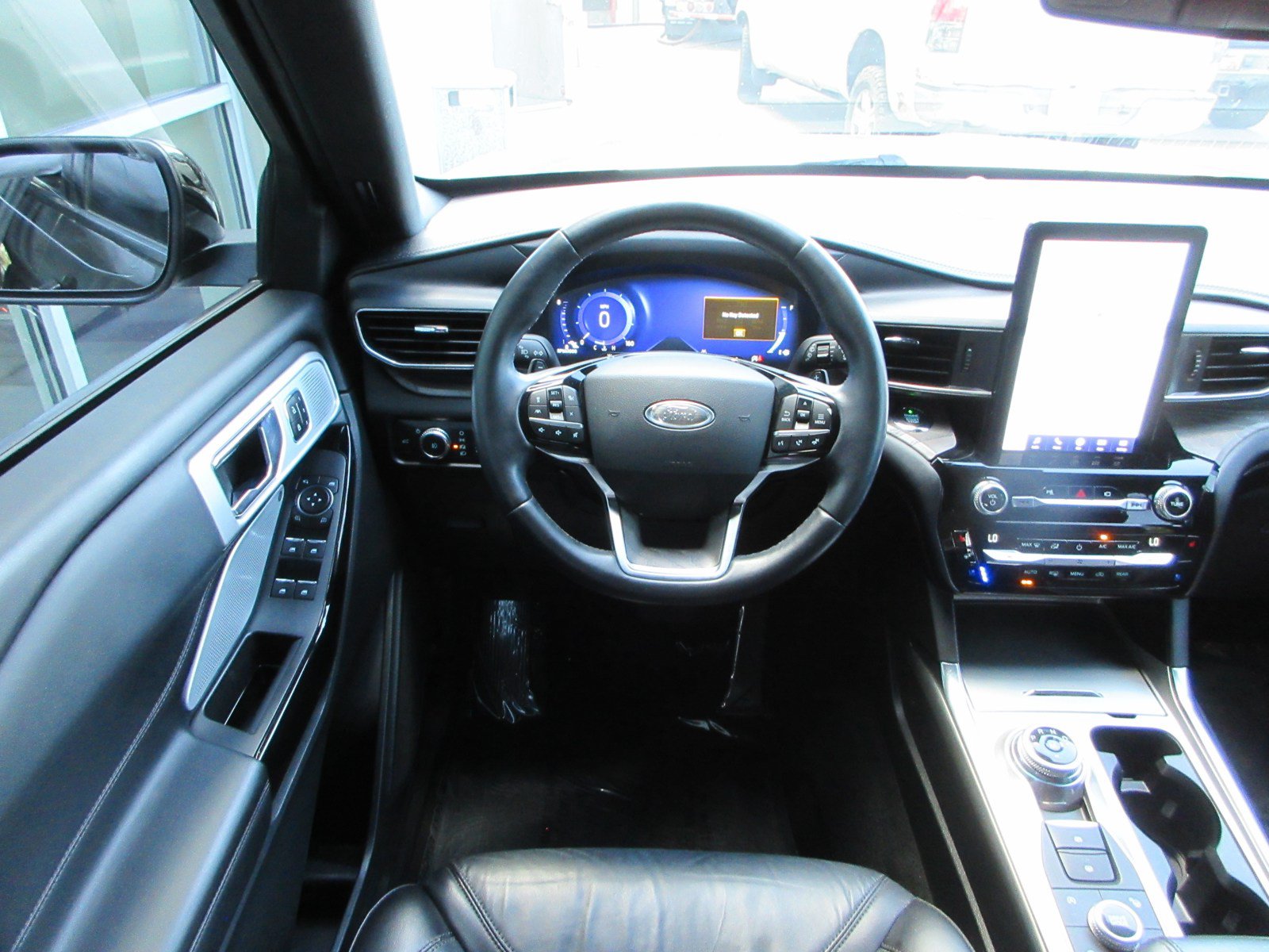 Used 2021 Ford Explorer Platinum w/ Equipment Group 601A AWD/4WD image 39