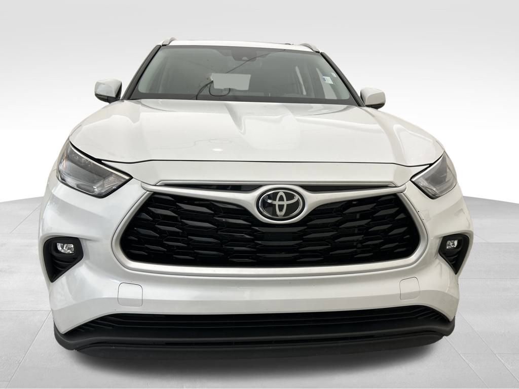 Used 2024 Toyota Highlander XLE image 8