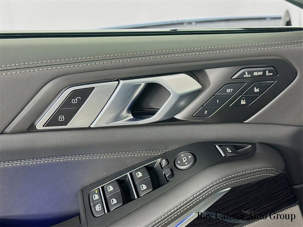 Used 2026 BMW X7 xDrive40i w/ Executive Package image 18