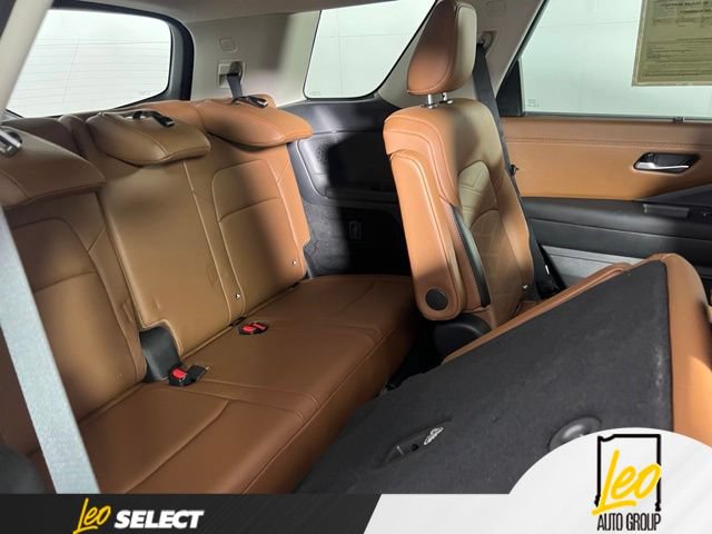 Used 2025 Nissan Pathfinder Platinum AWD/4WD image 23