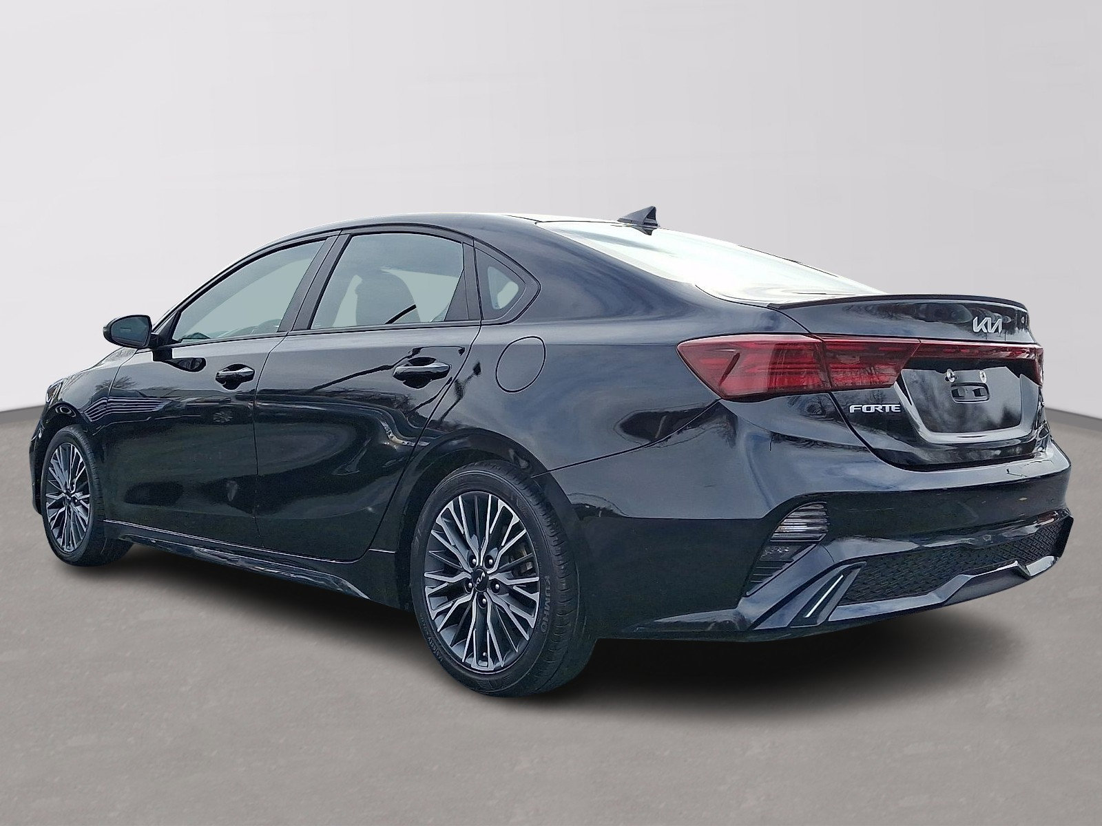 Used 2023 Kia Forte GT-Line w/ GT-Line Premium Package FWD image 4