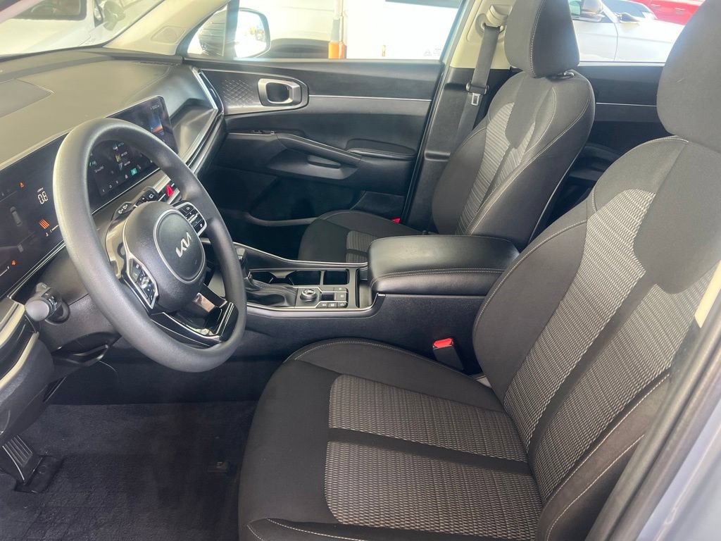 Certified 2024 Kia Sorento LX FWD image 4