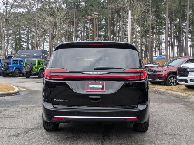 New 2026 Chrysler Pacifica Select image 8