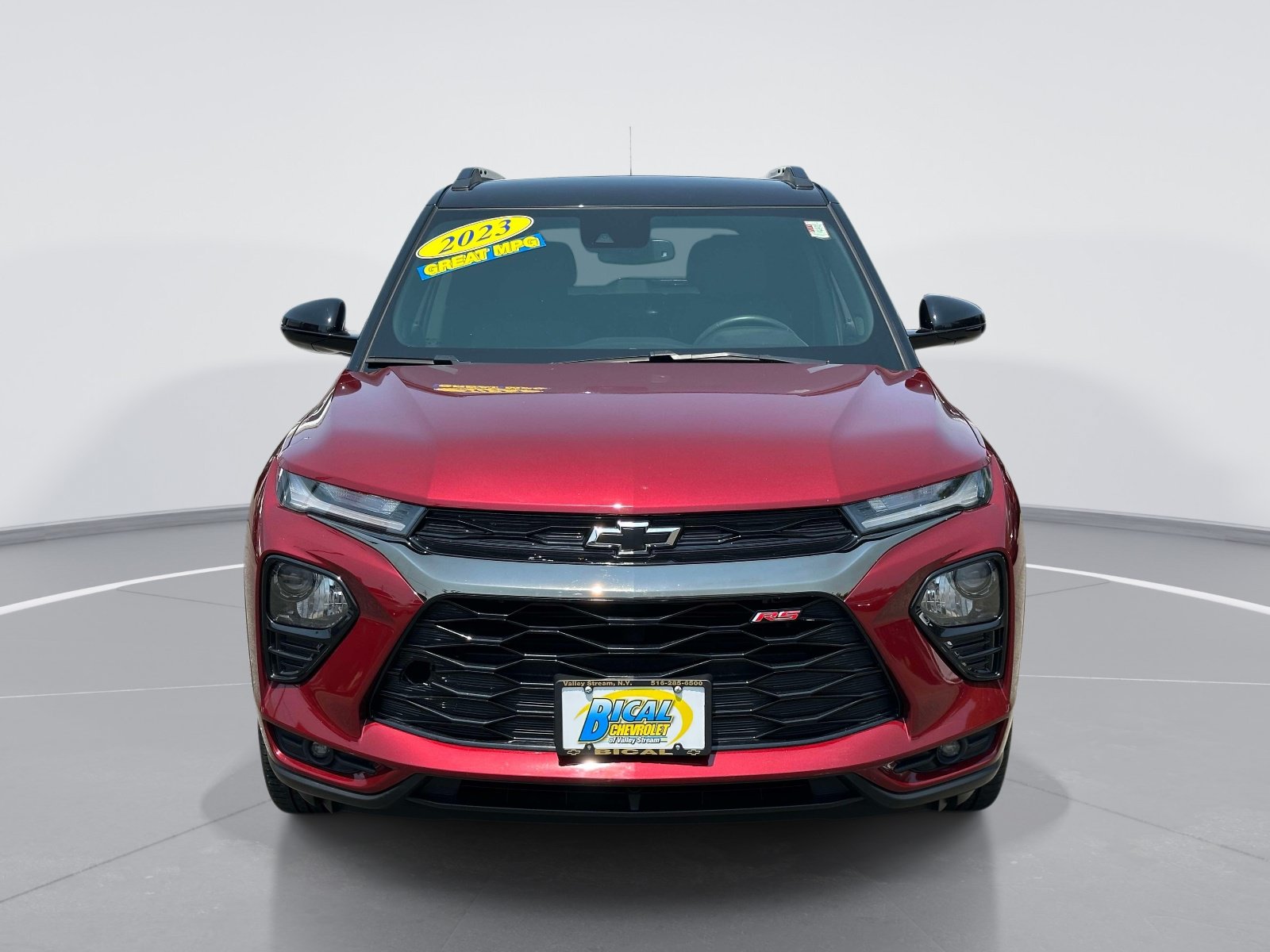 Used 2023 Chevrolet TrailBlazer RS w/ Convenience Package FWD image 2
