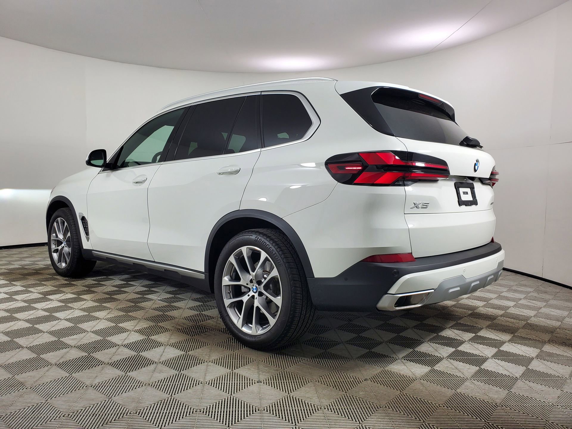 Used 2025 BMW X5 xDrive40i w/ Parking Assistance Package image 7
