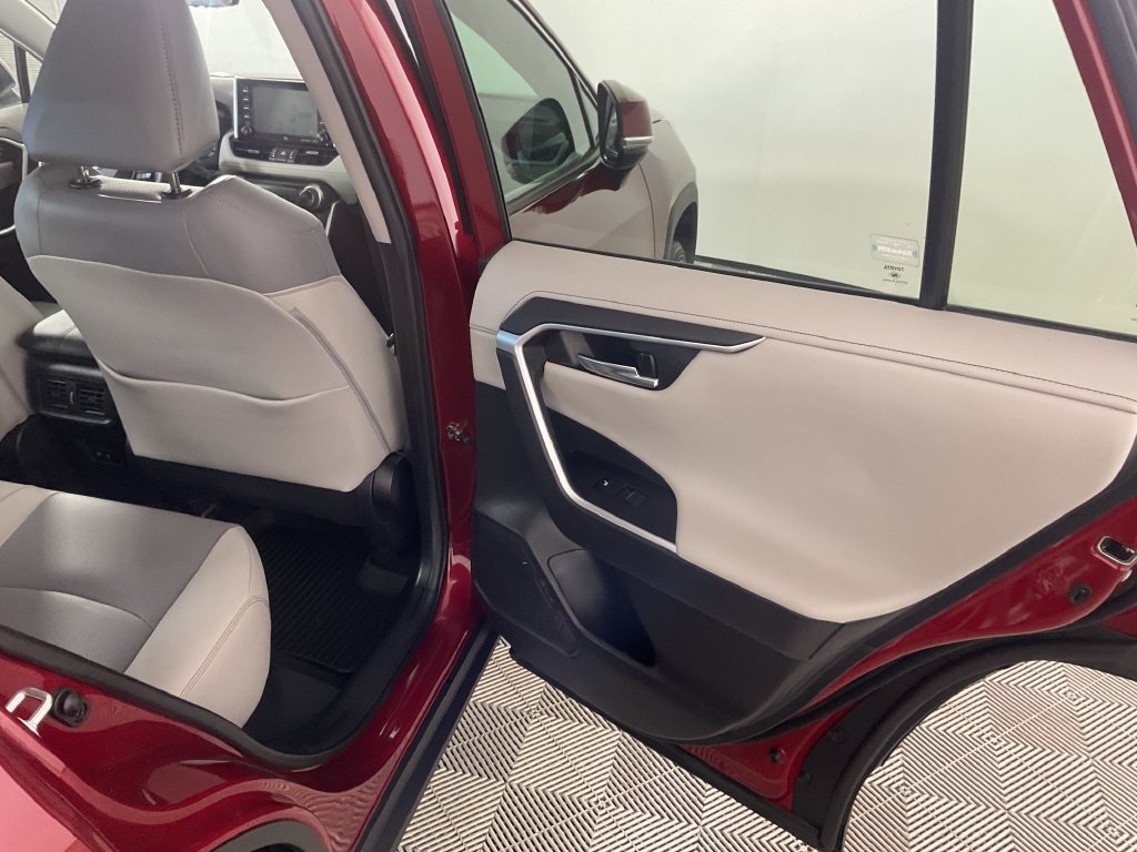 Used 2021 Toyota RAV4 Limited AWD/4WD image 18