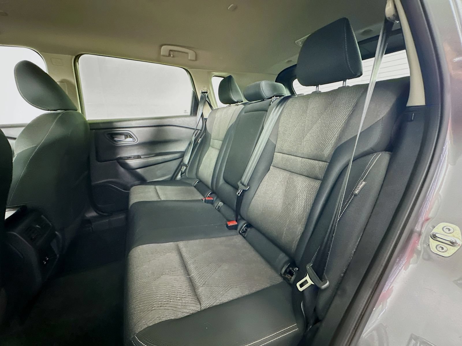 Used 2024 Nissan Rogue SV AWD/4WD image 23