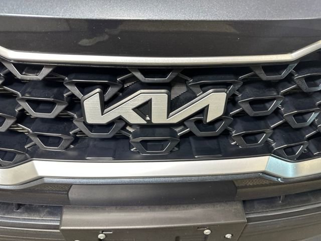 Used 2022 Kia Sorento LX image 9