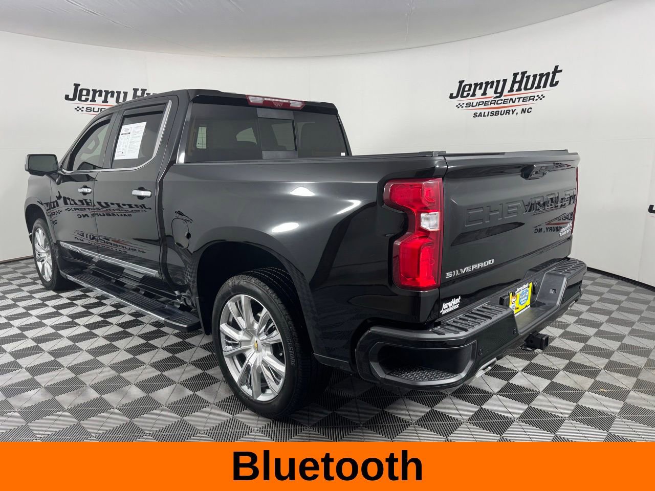 Used 2025 Chevrolet Silverado 1500 High Country w/ Technology Package image 9