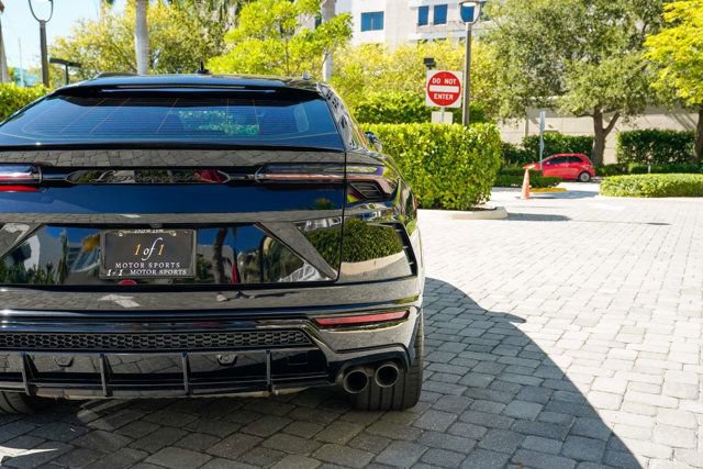 Used 2022 Lamborghini Urus image 26