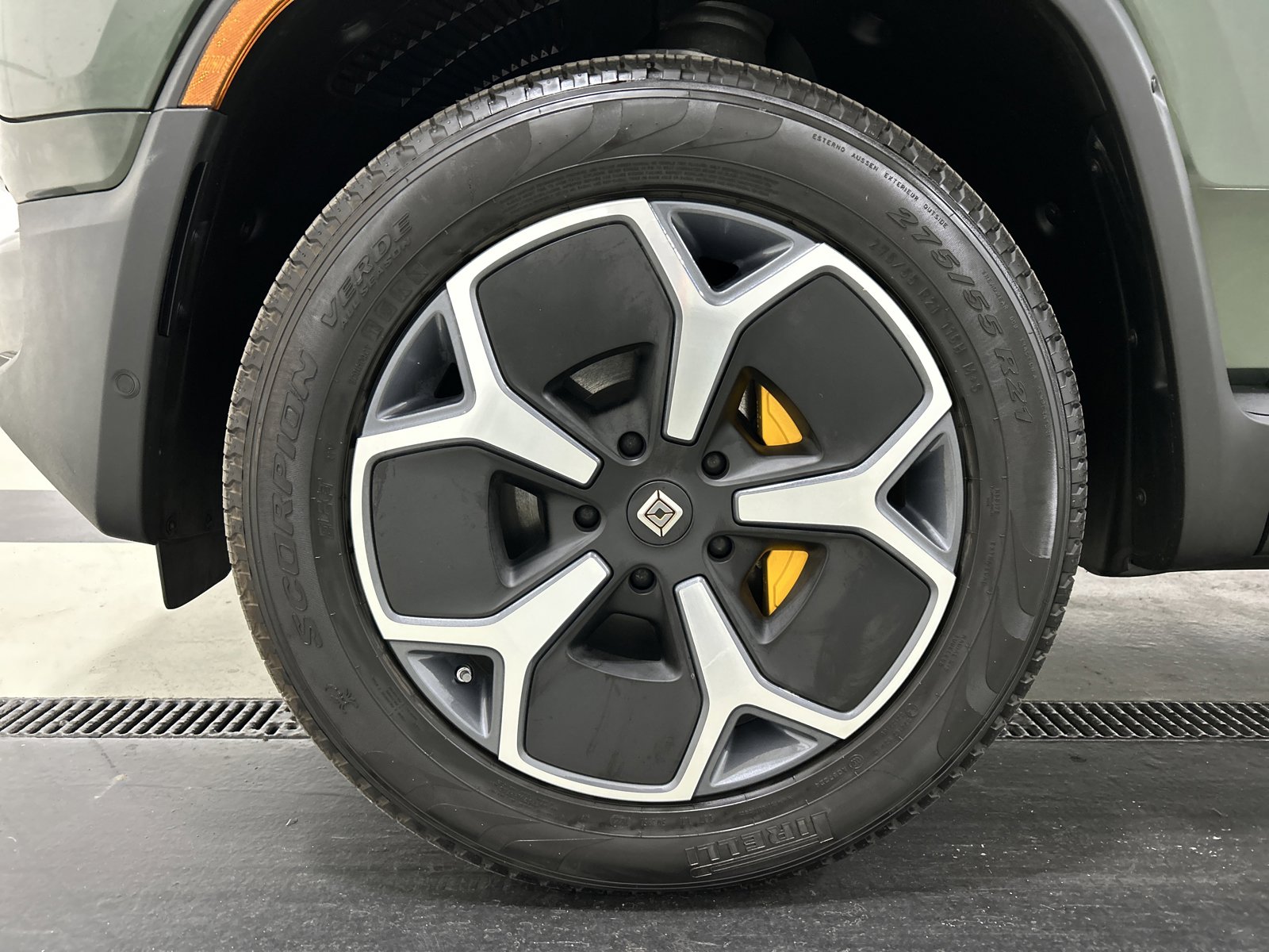 Used 2023 Rivian R1S Adventure image 9