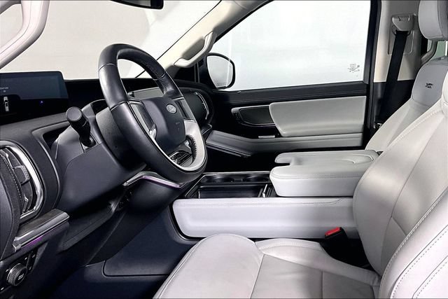 Used 2025 Ford Expedition Platinum w/ Driver's Package AWD/4WD image 13
