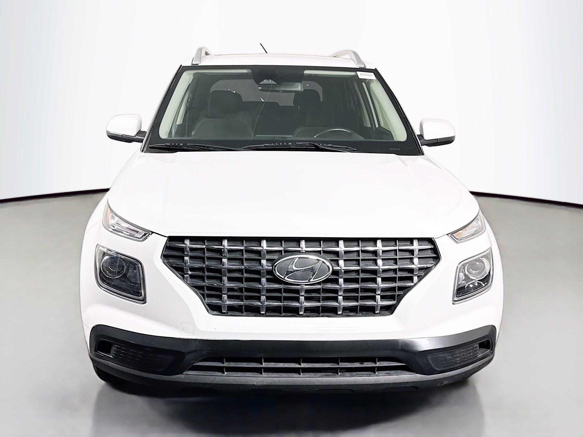 Used 2023 Hyundai Venue SEL w/ Cargo Package image 2