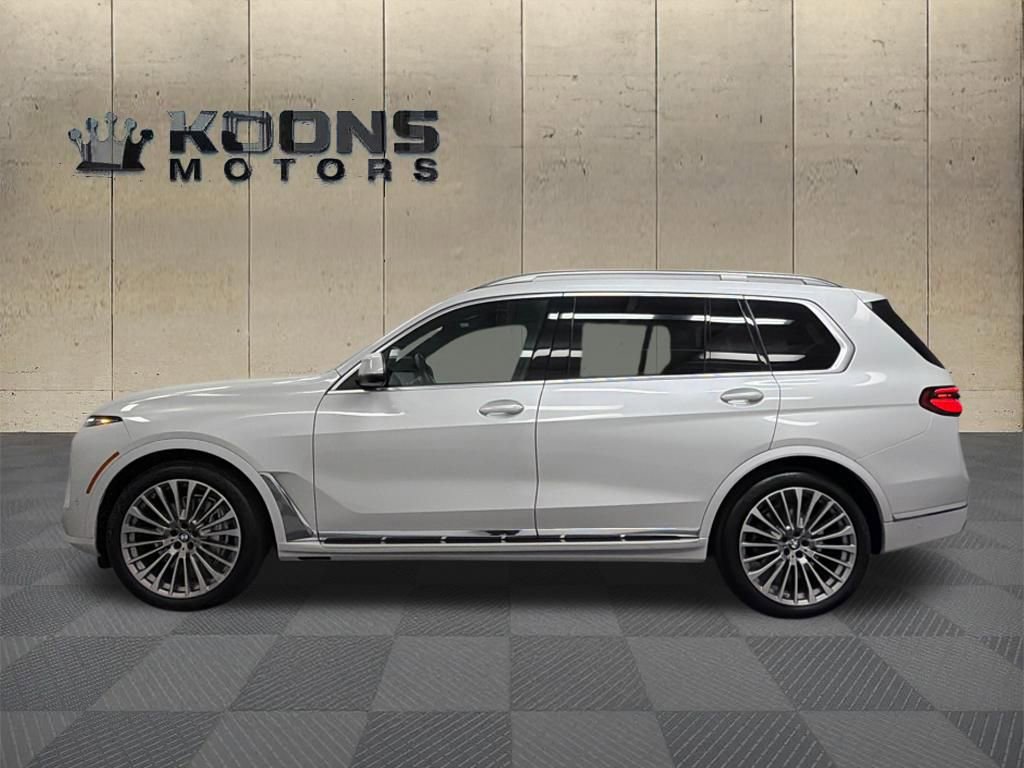 Used 2023 BMW X7 xDrive40i w/ Executive Package image 3