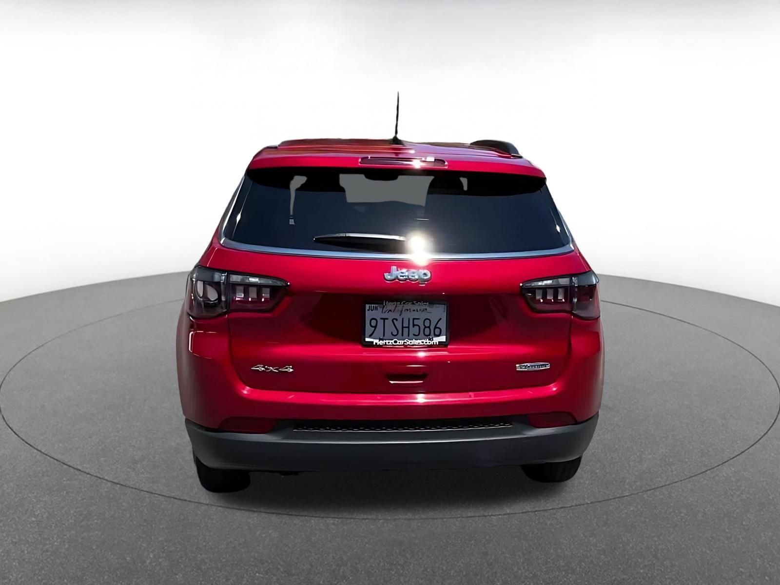 Used 2025 Jeep Compass Latitude AWD/4WD image 7