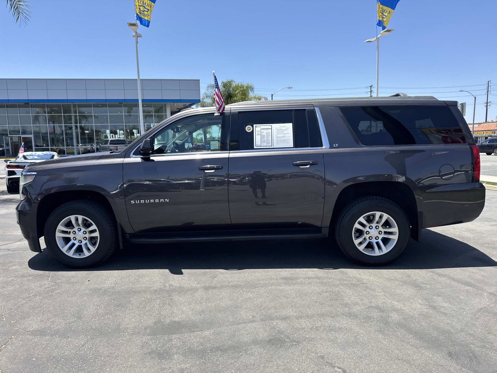 Used 2018 Chevrolet Suburban LT RWD image 8