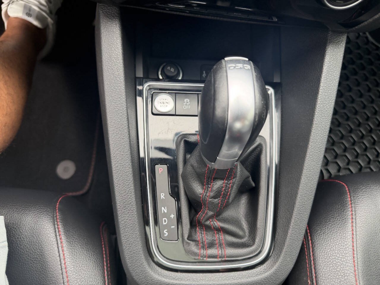 Used 2017 Volkswagen Jetta GLI FWD image 35