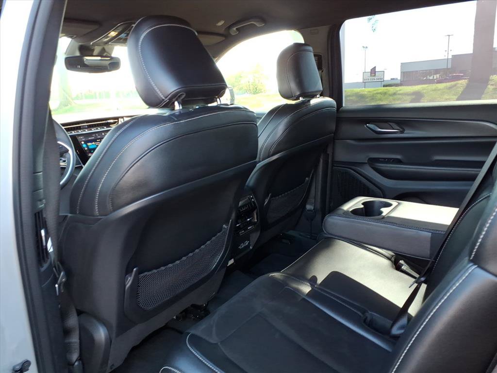 Used 2024 Jeep Grand Cherokee L Laredo AWD/4WD image 26