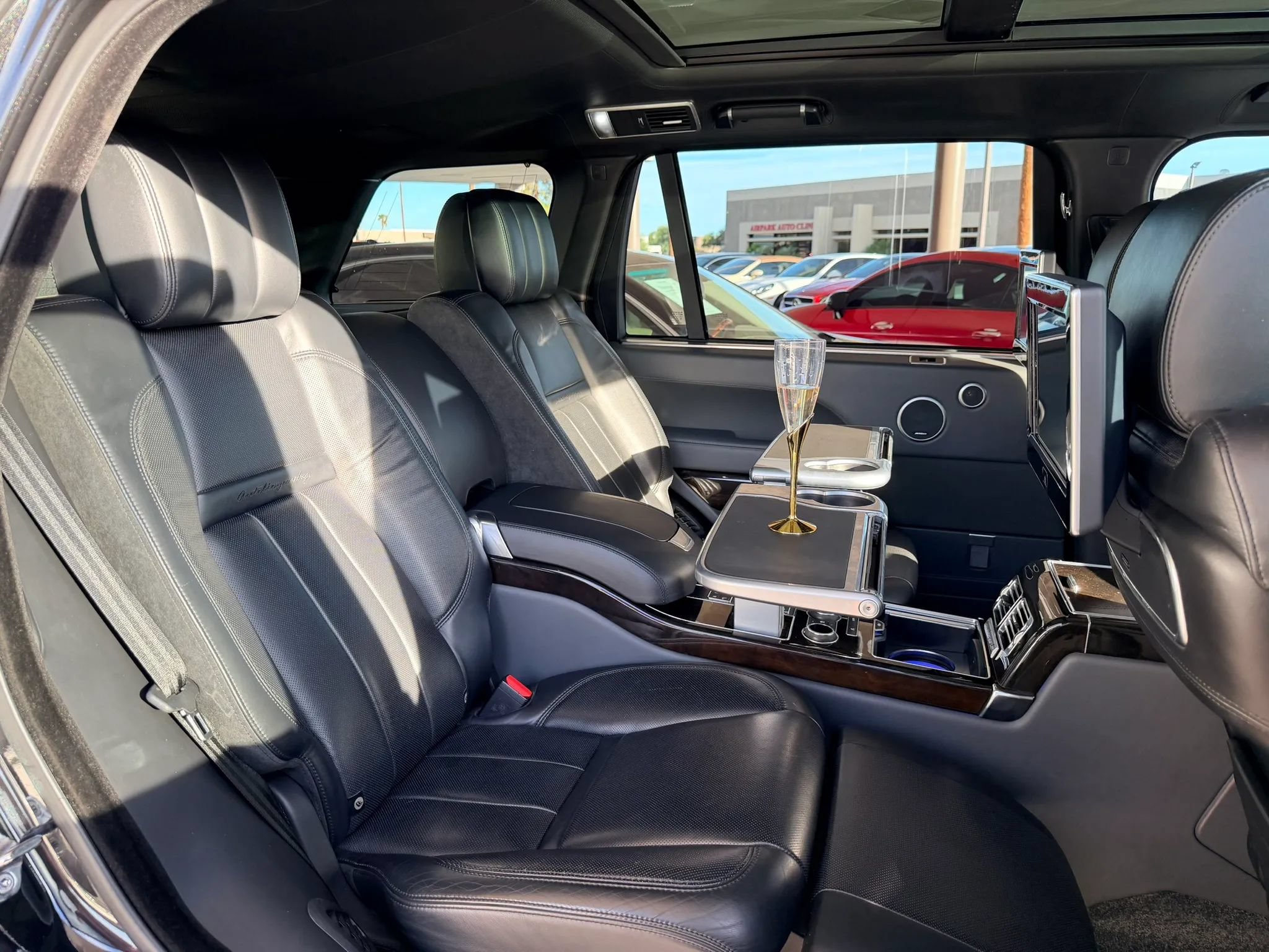 Used 2016 Land Rover Range Rover LWB SV Autobiography AWD/4WD image 4