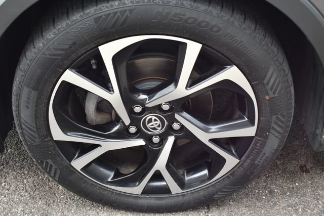 Used 2019 Toyota C-HR XLE FWD image 42