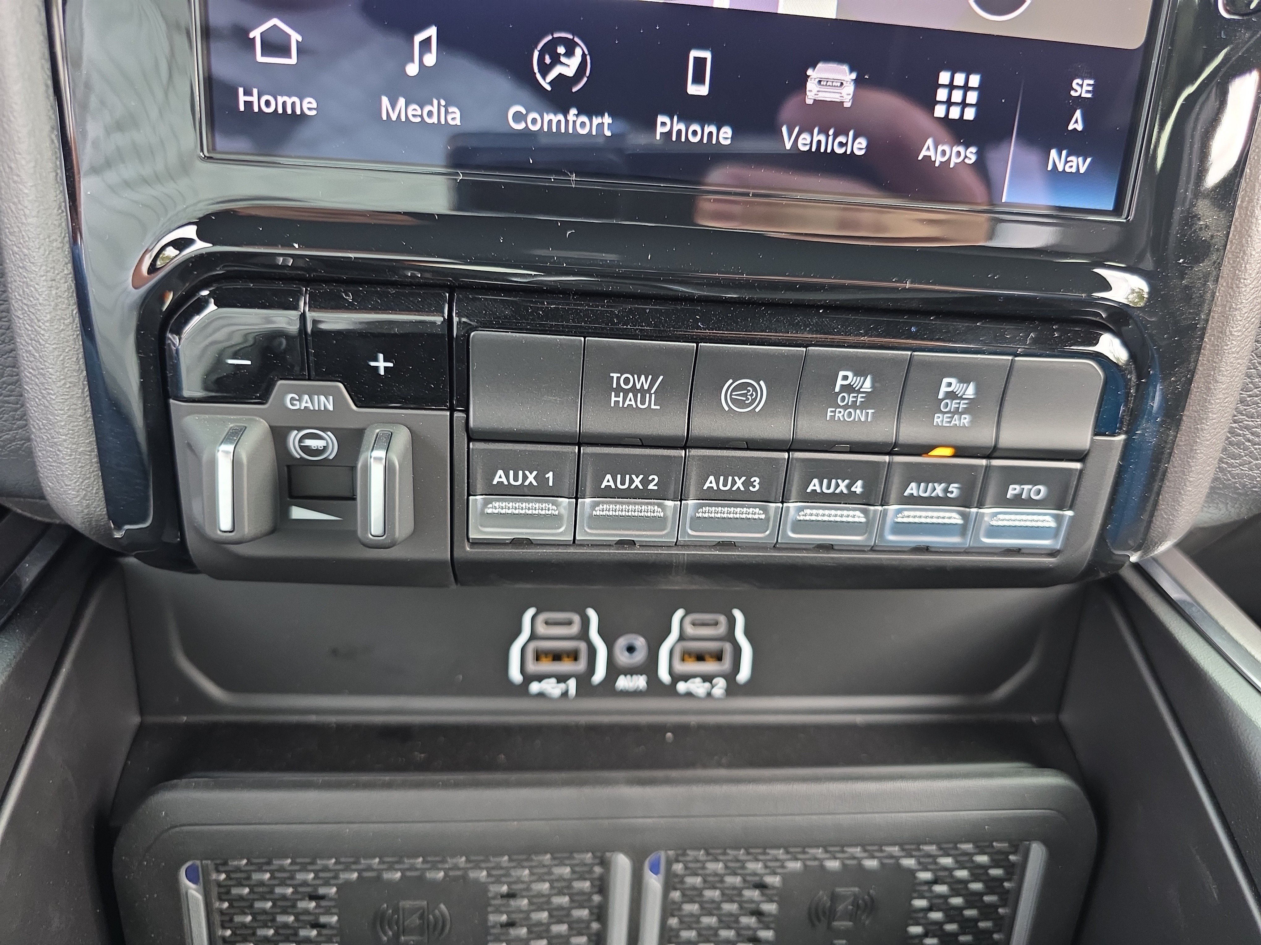 New 2027 RAM 5500 4x4 Crew Cab image 9