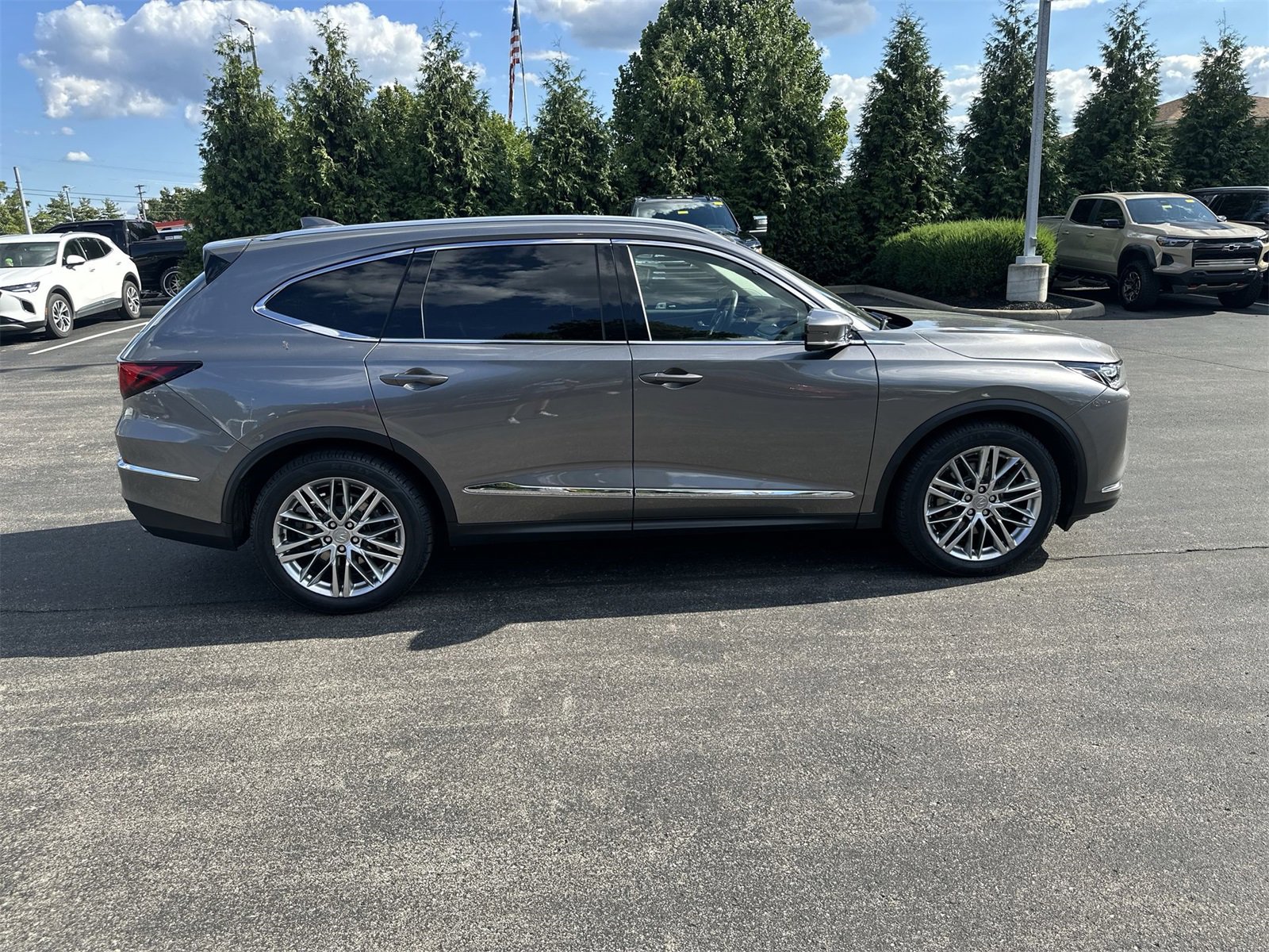 Used 2024 Acura MDX SH-AWD w/ Advance Package image 9