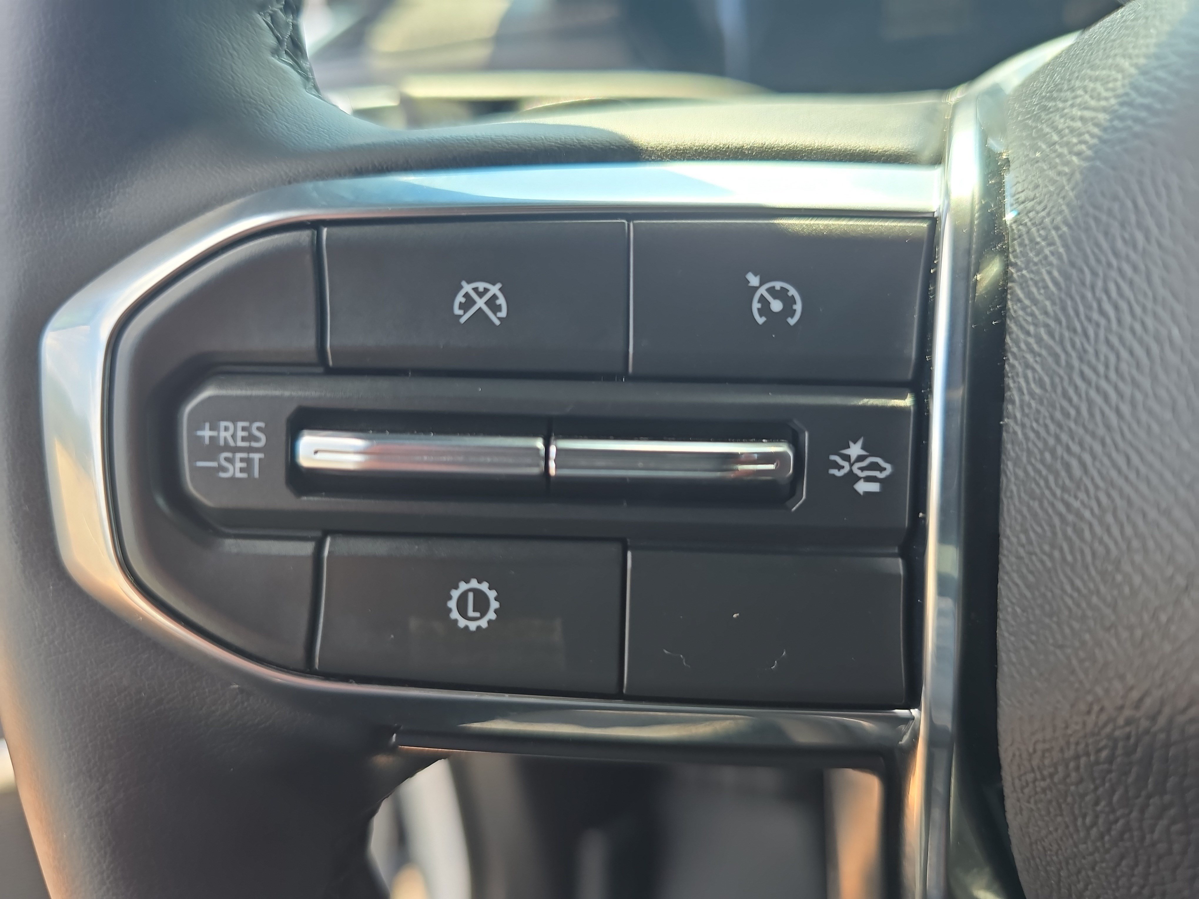 Used 2025 GMC Acadia Elevation w/ Elevation Premium Package FWD image 18