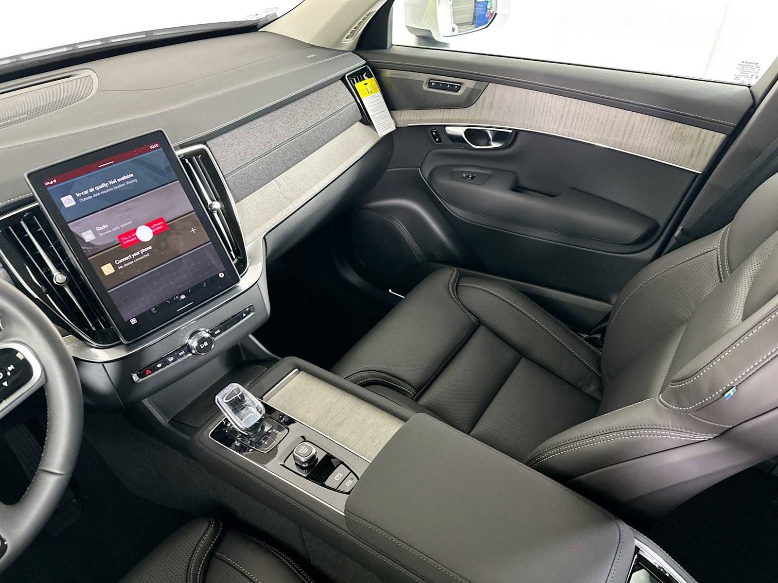 Used 2025 Volvo XC90 T8 Ultra w/ Protection Package Premier image 21