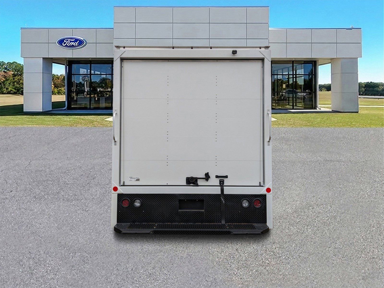 Certified 2024 Ford E-450 and Econoline 450 Super Duty w/ Driver's Safety Package image 4