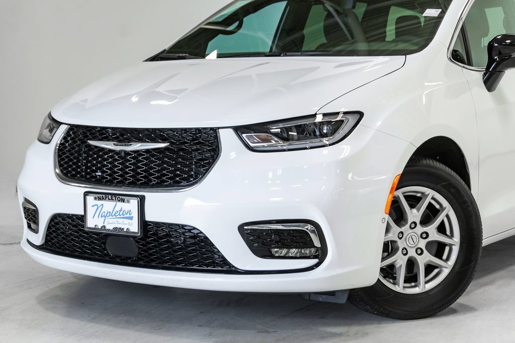 New 2026 Chrysler Pacifica Select FWD image 2