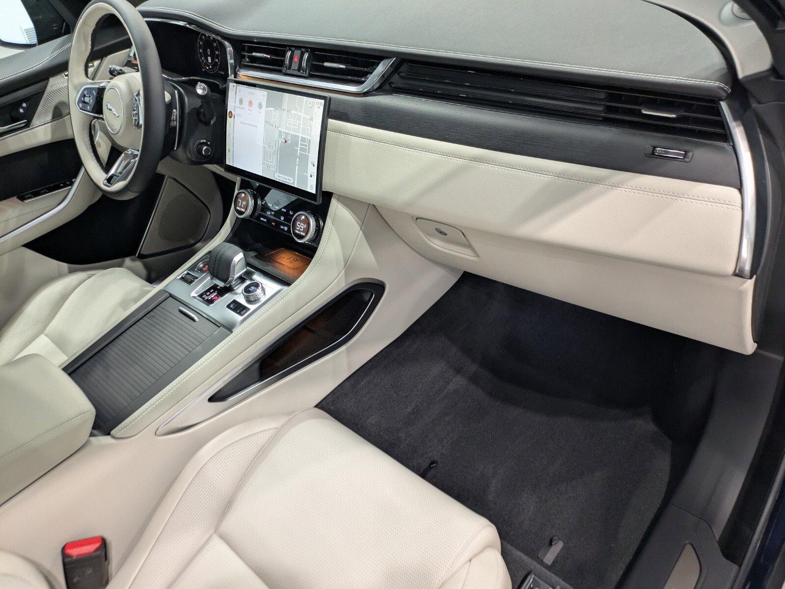 New 2026 Jaguar F-PACE R-Dynamic S image 25