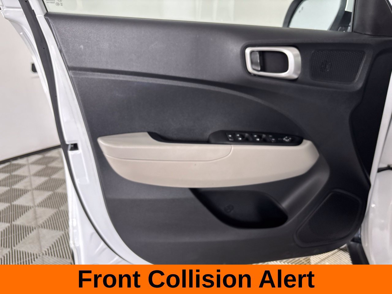 Used 2025 Hyundai Venue SEL FWD image 11