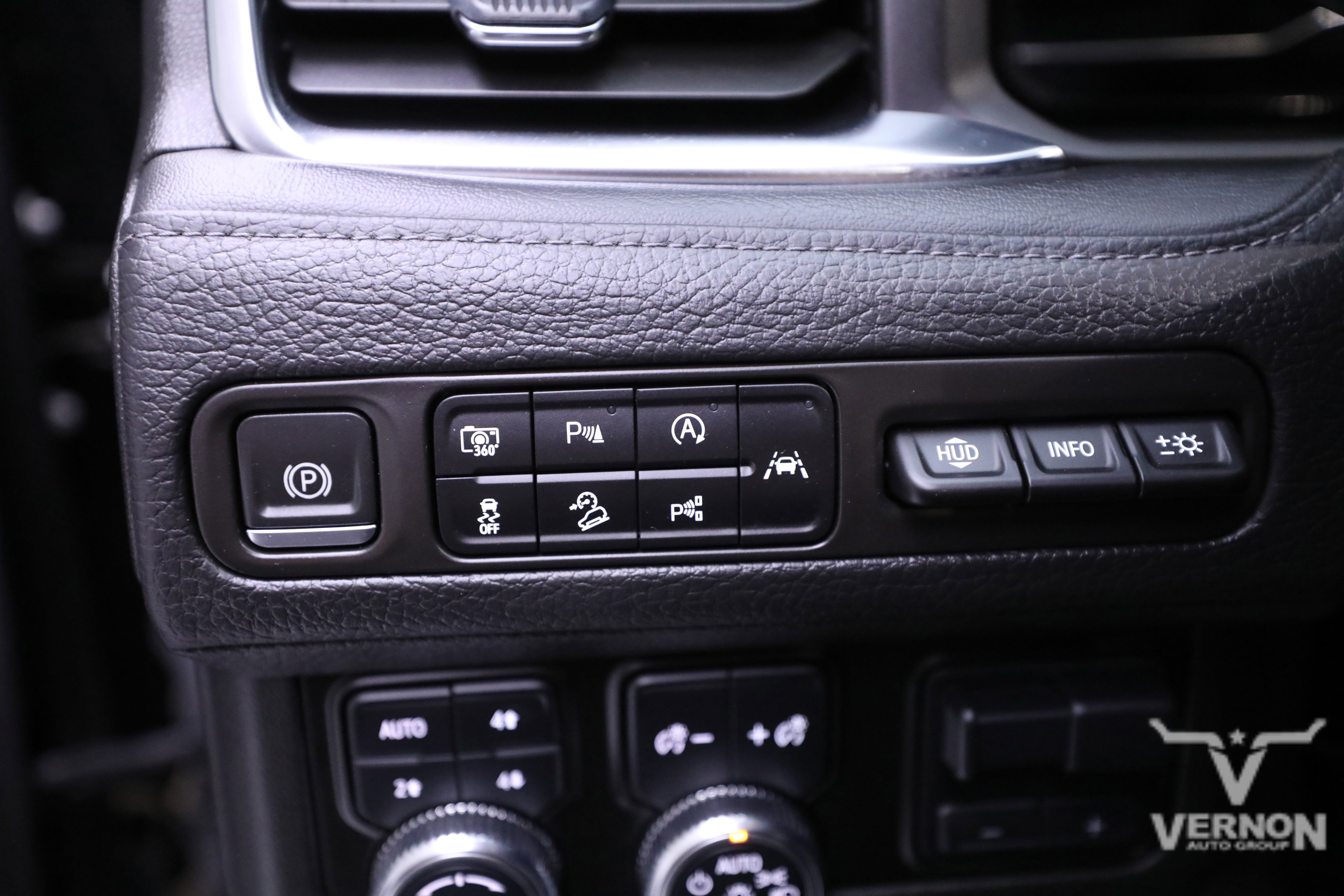 Used 2024 GMC Yukon Denali w/ Advanced Technology Package image 18